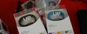 南京玄武區(qū)實(shí)體店Jawbone UP2智能手環(huán)現(xiàn)貨熱銷(xiāo)中，黑色藍(lán)色任選